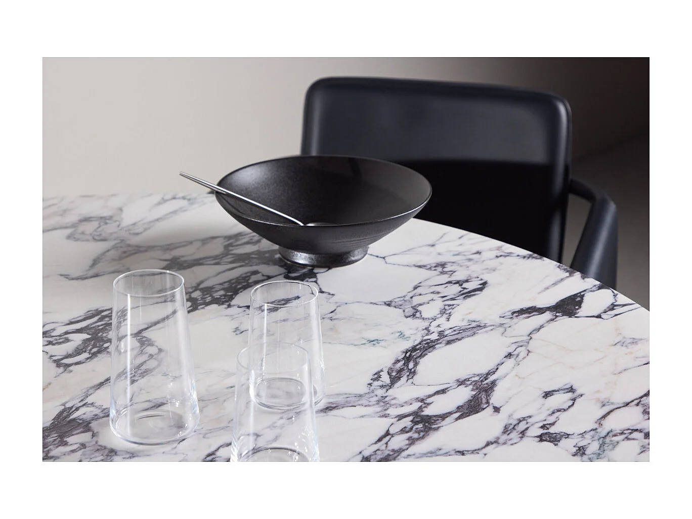 Table à Manger Ronde Effet Calacatta "Tekla" 120cm Gris & Naturel