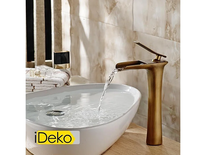 Robinet de salle de bain en cuivre avec cascade à grand arc pour vasques et baignoires à poser