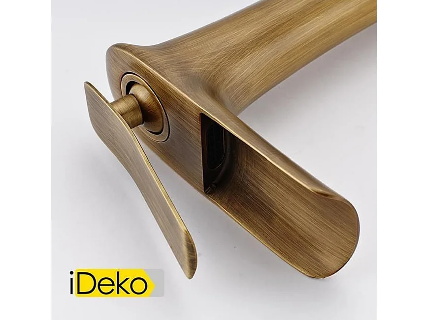 Robinet de salle de bain en cuivre avec cascade à grand arc pour vasques et baignoires à poser