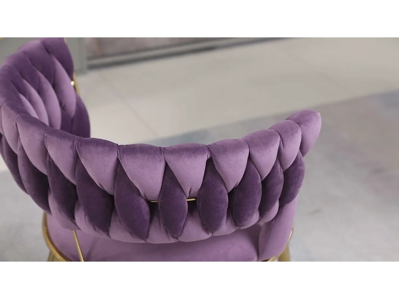 Set van 4 ivoorkleurige fluwelen stoelen - opengewerkte geweven rugleuning en gouden poten - Ideaal voor chique en eigentijdse interieurs