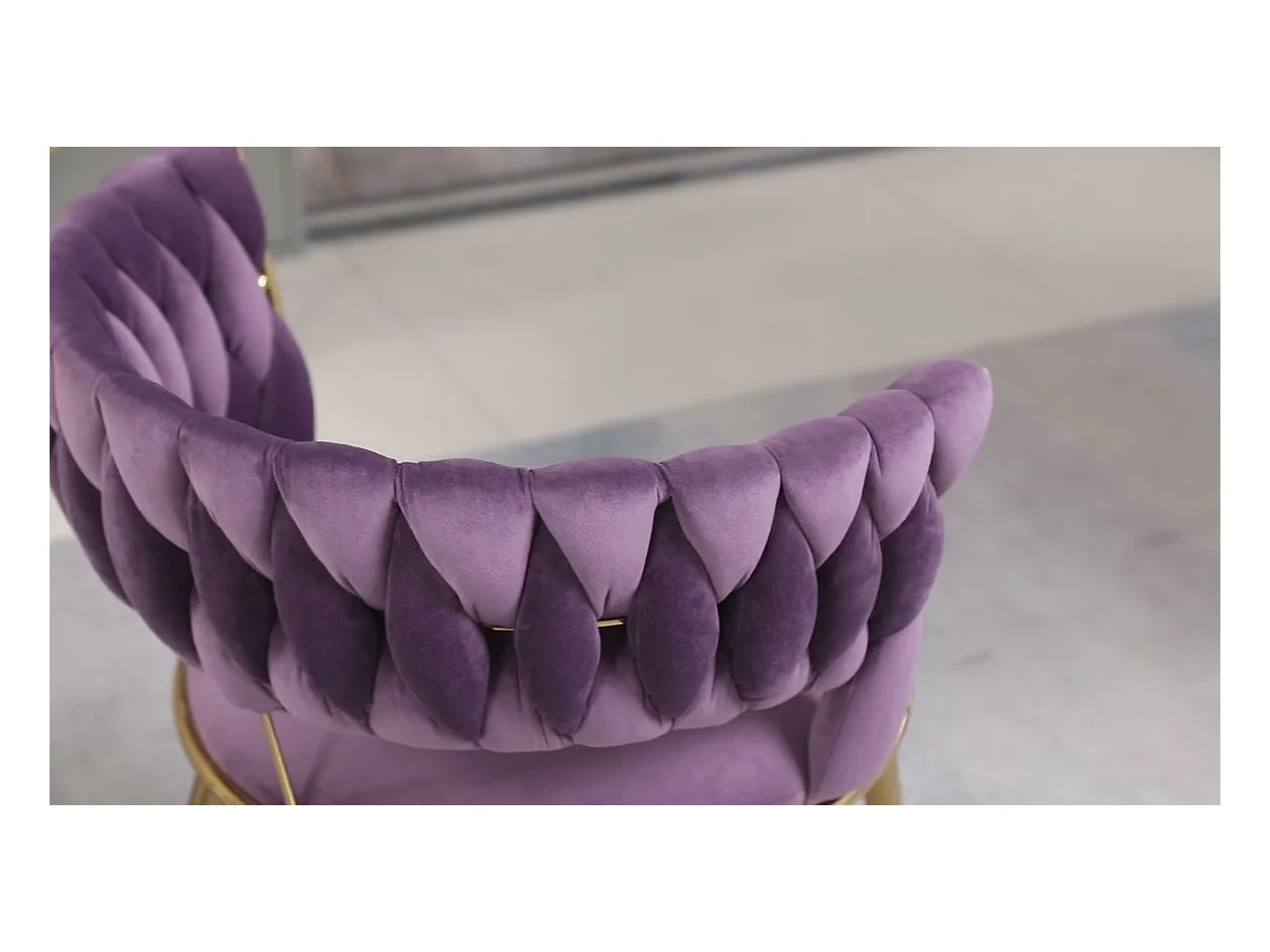 Lot de 6 chaises en velours ivoire - dossier ajouré tressé et pieds dorés - Idéales pour intérieur chic et contemporain