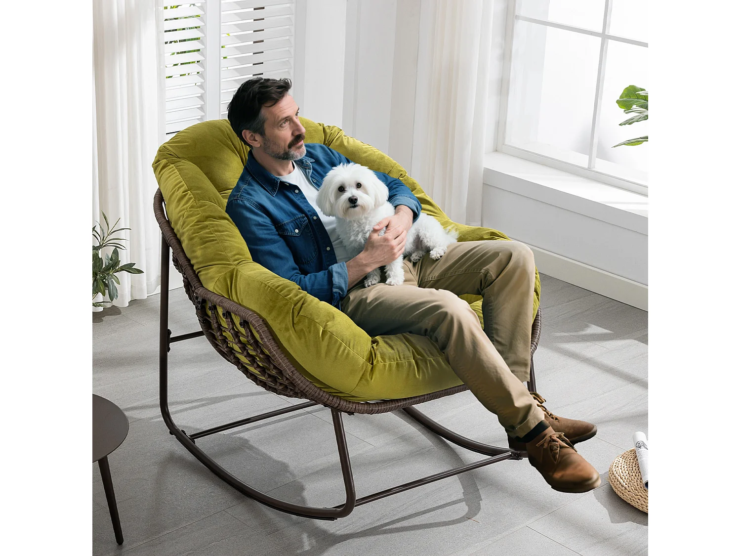 Lot de 2 Fauteuils à Bascule en Rotin Naturel – Forme Œuf et Coussins Vert amande  – Confortable pour Salon, Véranda ou Chambre