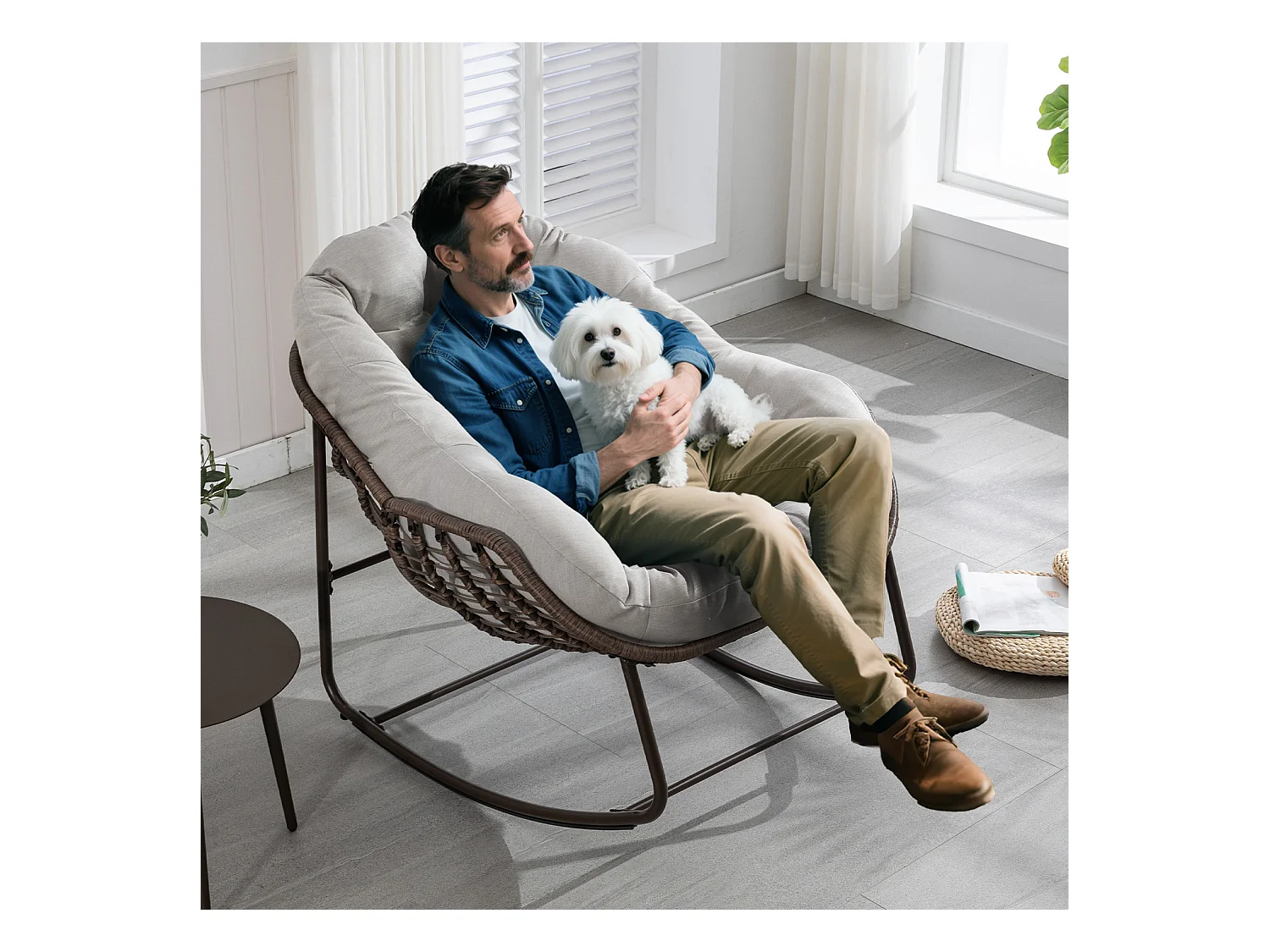 Lot de 2 Fauteuils à Bascule en Rotin Naturel – Forme Œuf et Coussins Gris – Confortable pour Salon, Véranda ou Chambre