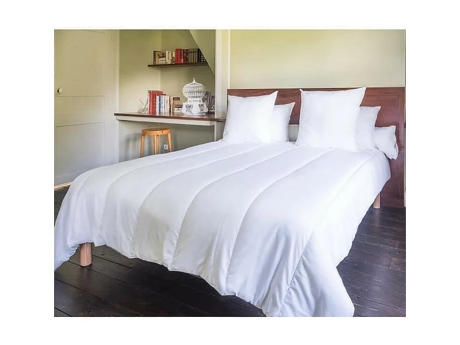 Couette Tempérée Microfibre 220x240cm