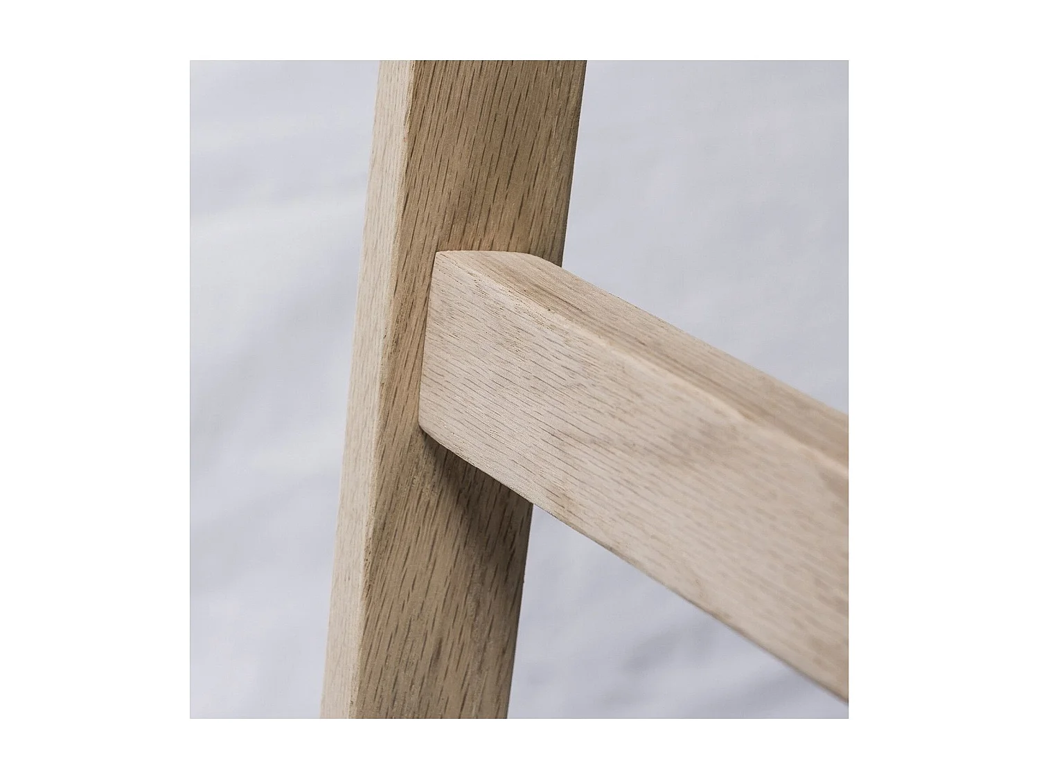 Conjunto de taburetes de bar RIVA de roble de 75 cm con asiento de plástico