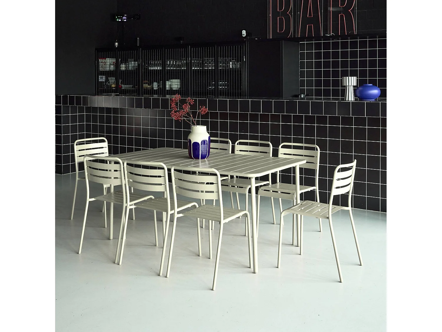 Set tavolo da giardino bistrot in metallo con 8 sedie, beige