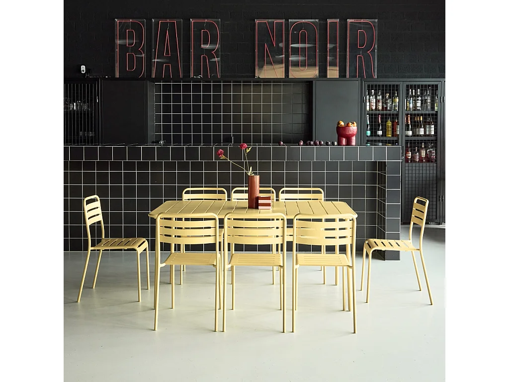 Table de jardin métal + 8 assises jaune traitement antirouille. lattes et bords arrondis