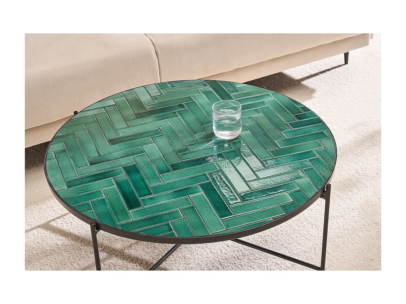 Mesa baja redonda de cerámica verde oscuro y metal negro D80.5 cm KOTTA