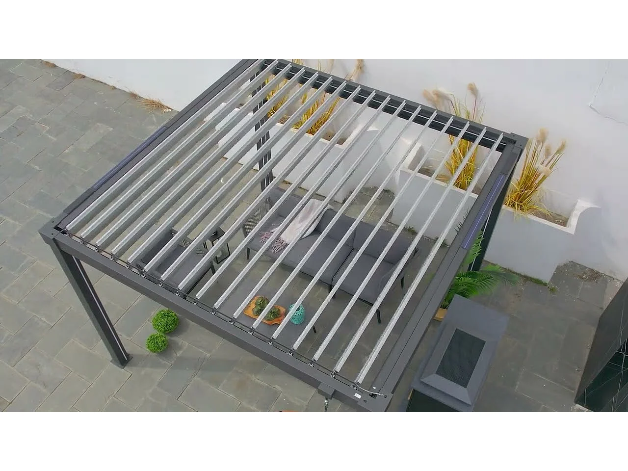 Pergola à lames avec éclairage LED solaire et toit réglable Matterhorn 306 cm x 306 cm