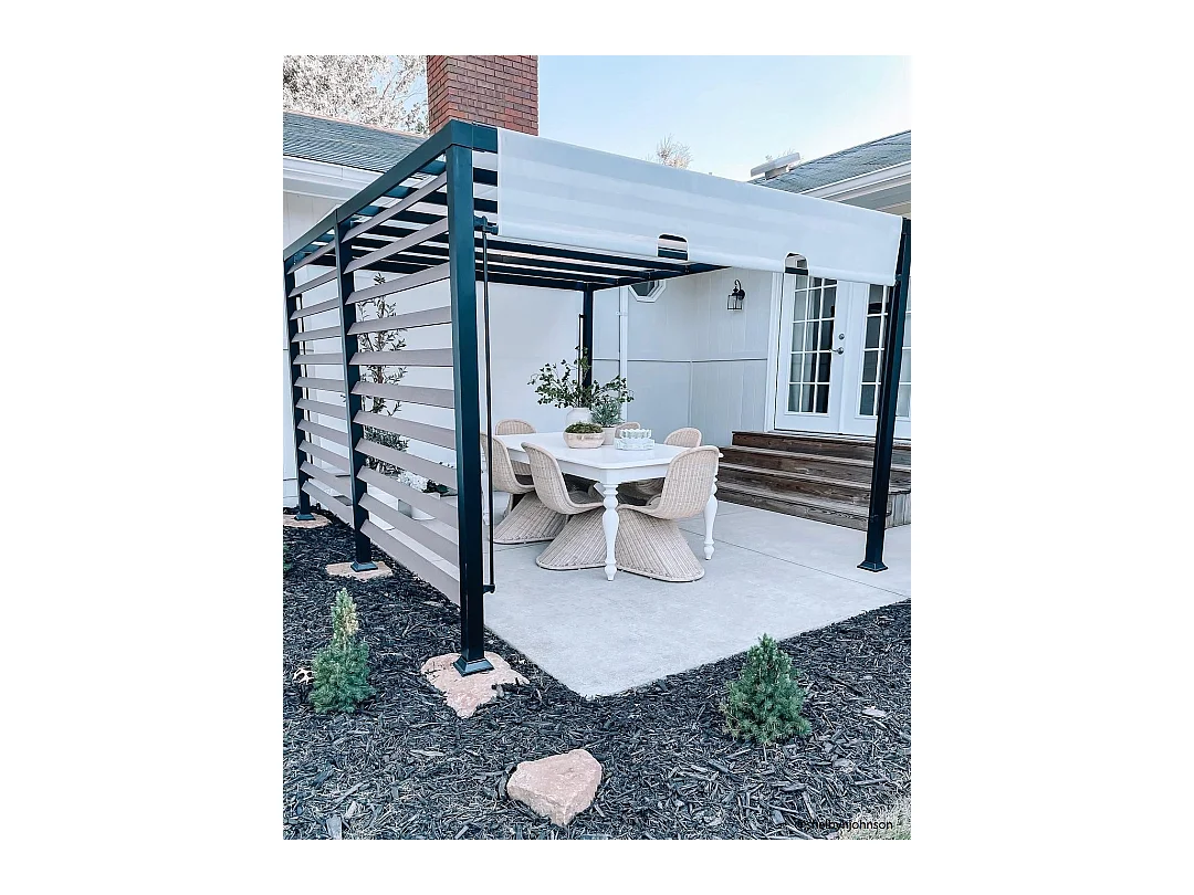 Kit pergola en acier avec auvent réglable blanc et mur d'intimité OETA 304 cm x 372 cm