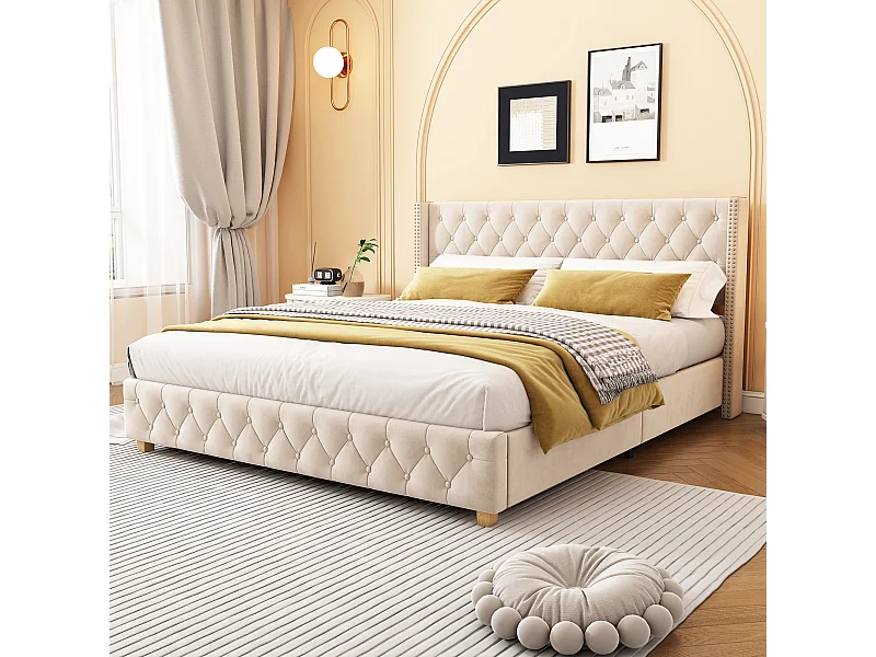 Lit rembourré 180×200 cm avec sommier à lattes et tête de lit, capitonnage, clous décoratifs, pieds en bois, velours, beige clair