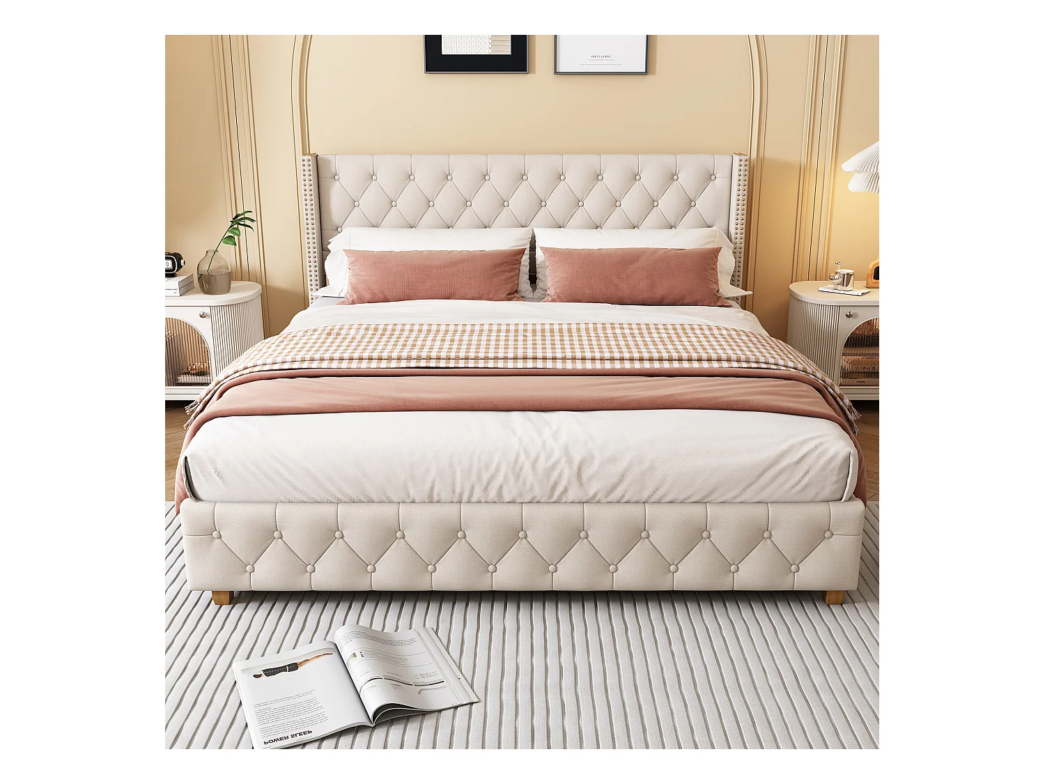 Lit rembourré 160×200 cm avec sommier à lattes et tête de lit, capitonnage, clous décoratifs, pieds en bois, lin, beige