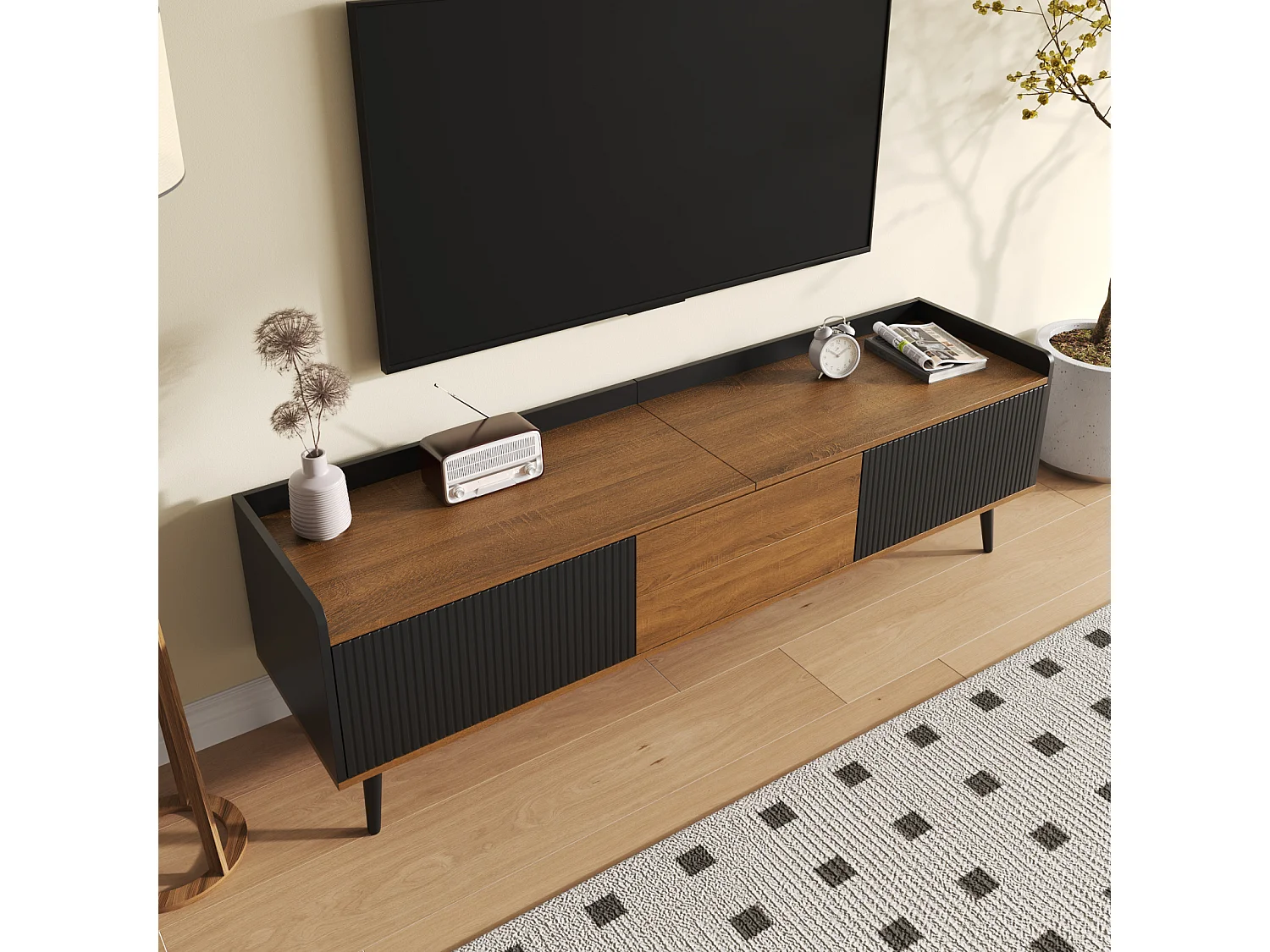 Móvel de TV moderno com 3 portas, armário baixo em preto e acabamento em madeira natural, 160x39x49,5cm