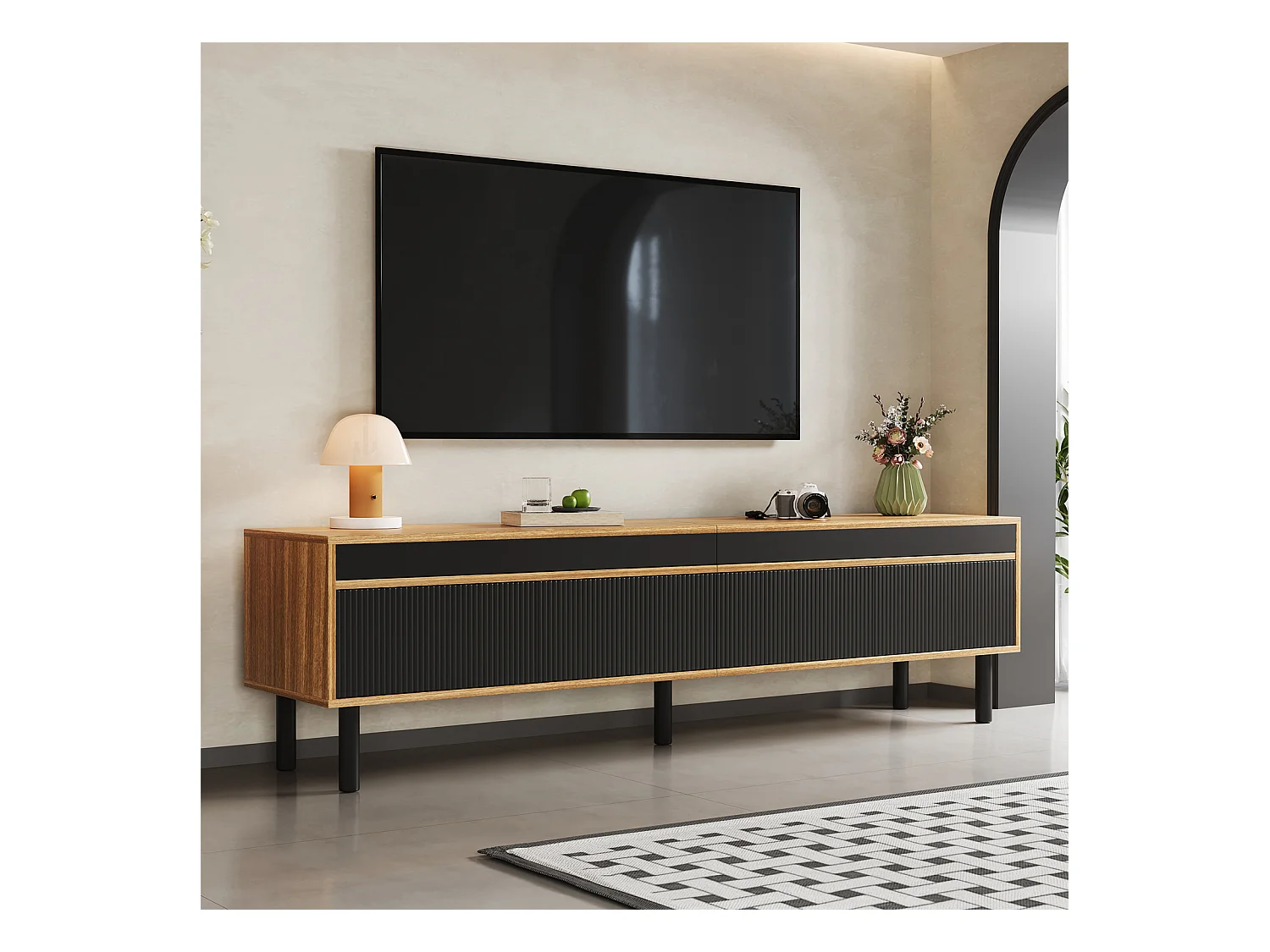 Mueble de TV de 4 puertas con patas de madera maciza para salón y dormitorio, 170 x 38 x 47 cm, color negro y natural.