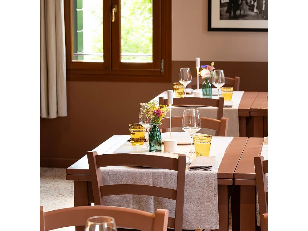 Zafferano - Carolina LED wiederaufladbare dimmbare Touch-Tischlampe - glänzendes Schwarz und gebürstetes Messing