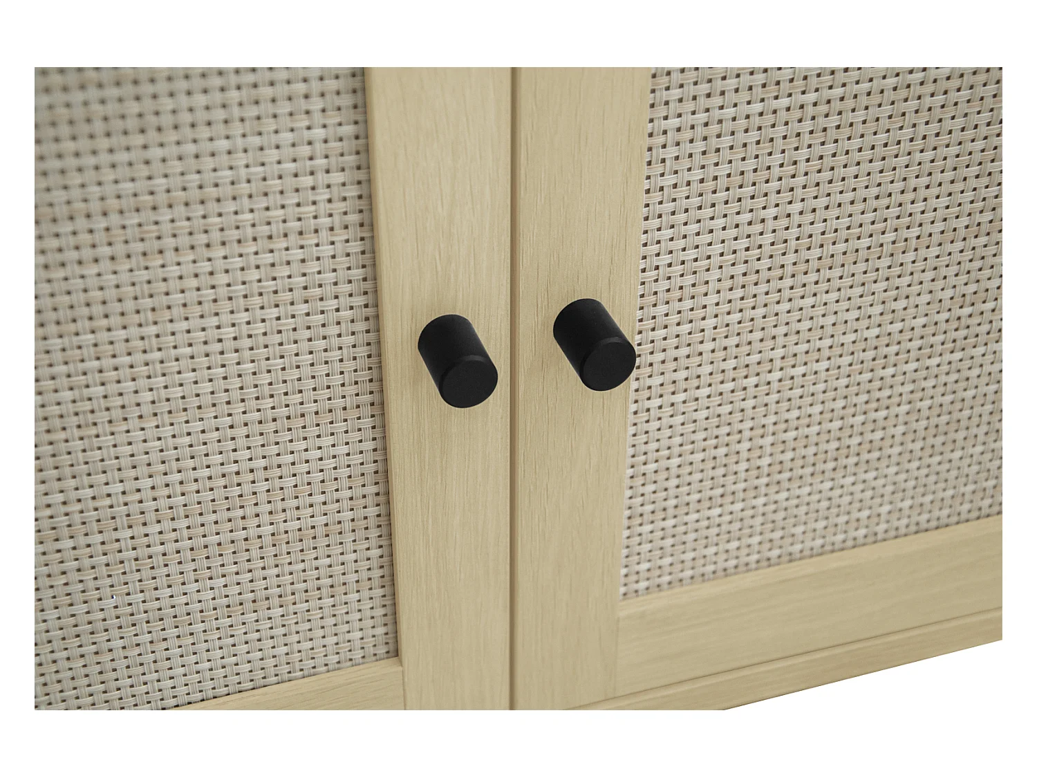 Panca portascarpe in stile bohémien in legno naturale, ante in rattan intrecciato, cassetto e seduta imbottita. Ideale per ingresso o corridoio, 90×35×65 cm.