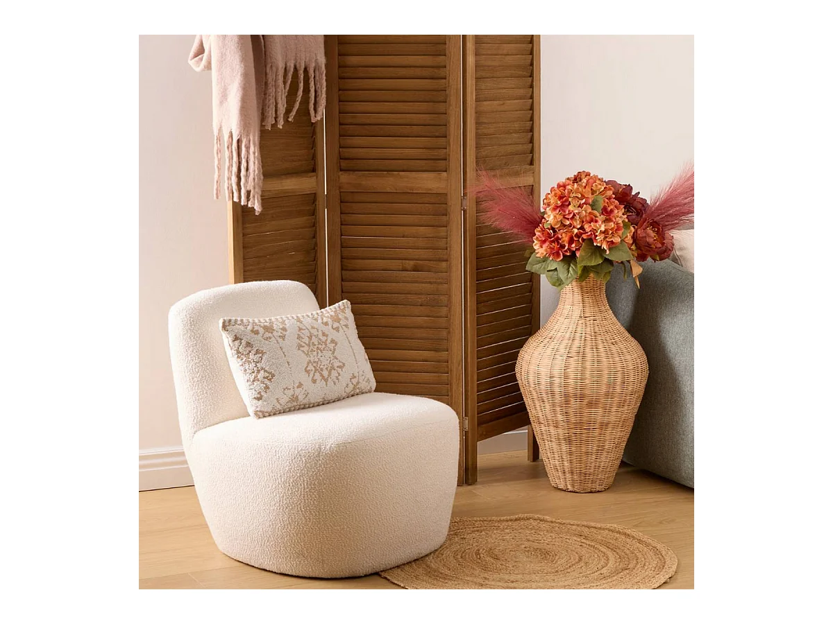 Fauteuil revêtu de tissu bouclette coloris ivoire - Longueur 63,6 x Profondeur 70,8 x Hauteur 67,8 cm