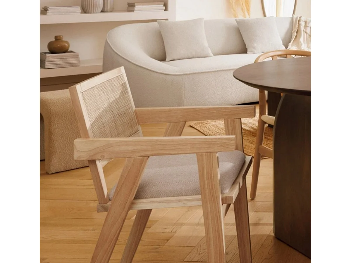 Chaise fauteuil en bois naturel avec assise rembourrée et dossier en cannage - Longueur 50 x Profondeur 50,5 x Hauteur 82 cm