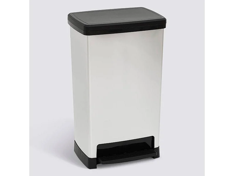 Poubelle avec ouverture à pédale capacité 50L coloris argent - Longueur 39 x largeur 28,8 x Hauteur 65,4 cm