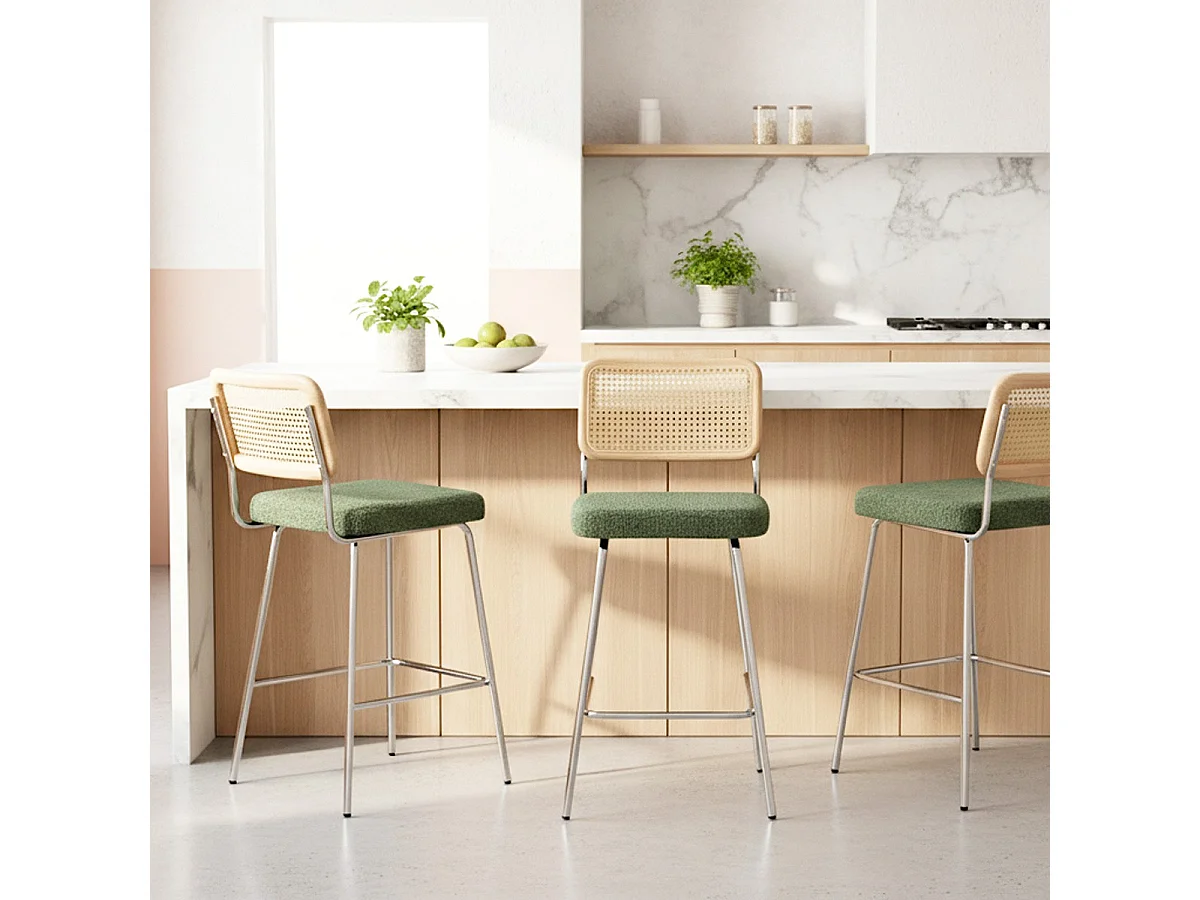 Lot de 2 chaises de bar en cannage et tissu bouclé vert, piètement chromé - Muse