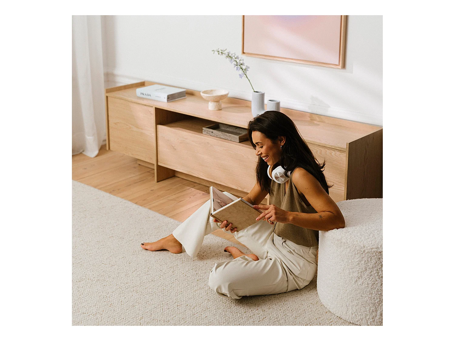 Meuble TV JUNI avec 3 portes et étagère ouverte