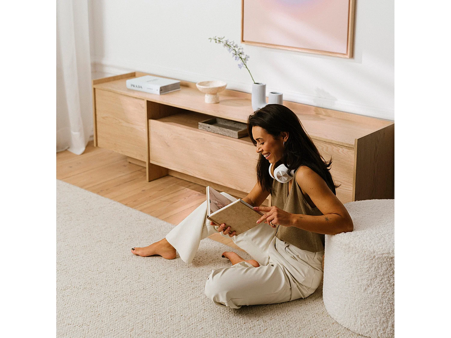 Meuble TV JUNI avec 3 portes et étagère ouverte