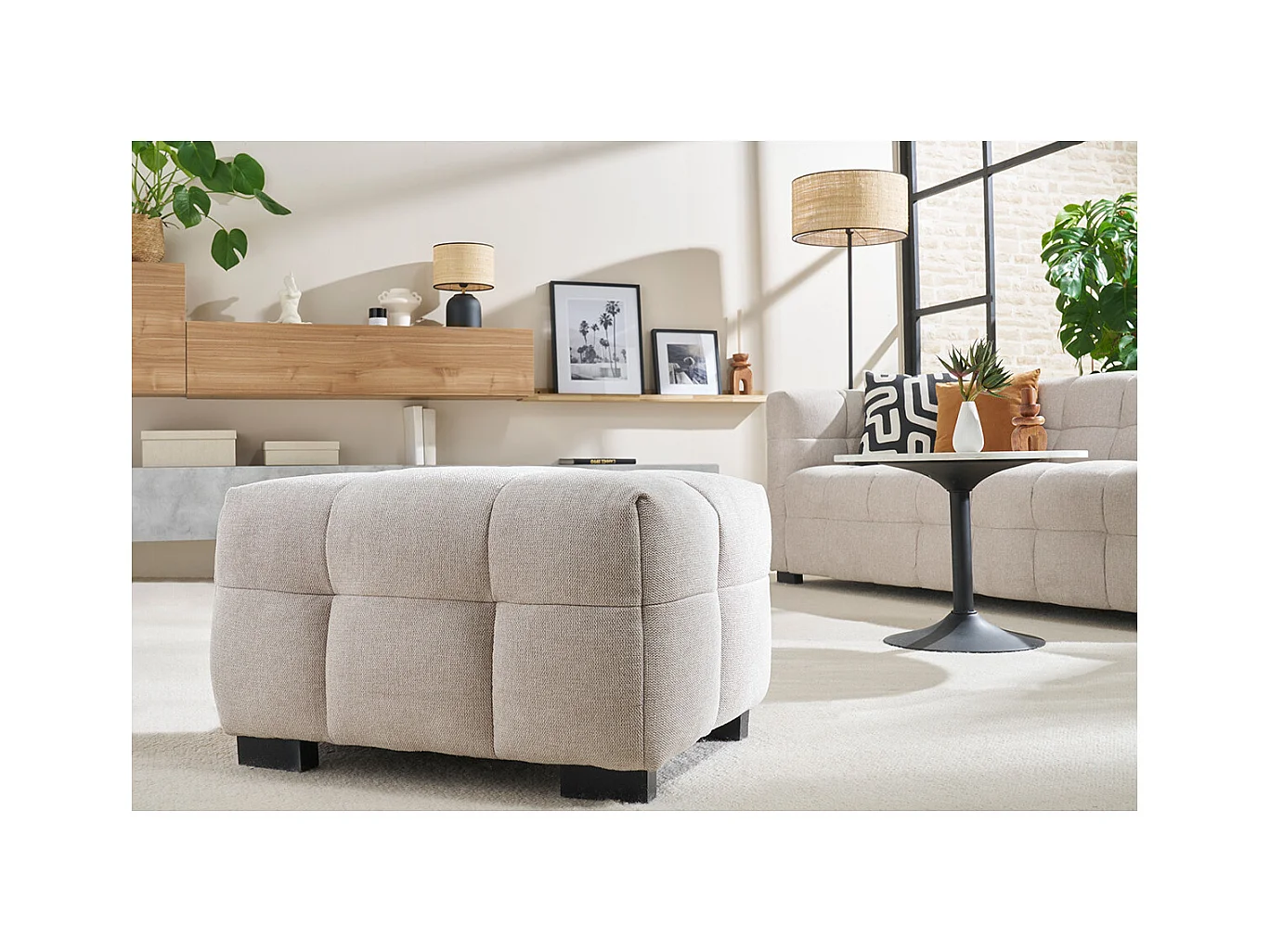 Pouf repose-pieds design en tissu effet velours texturé bleu foncé CORTO