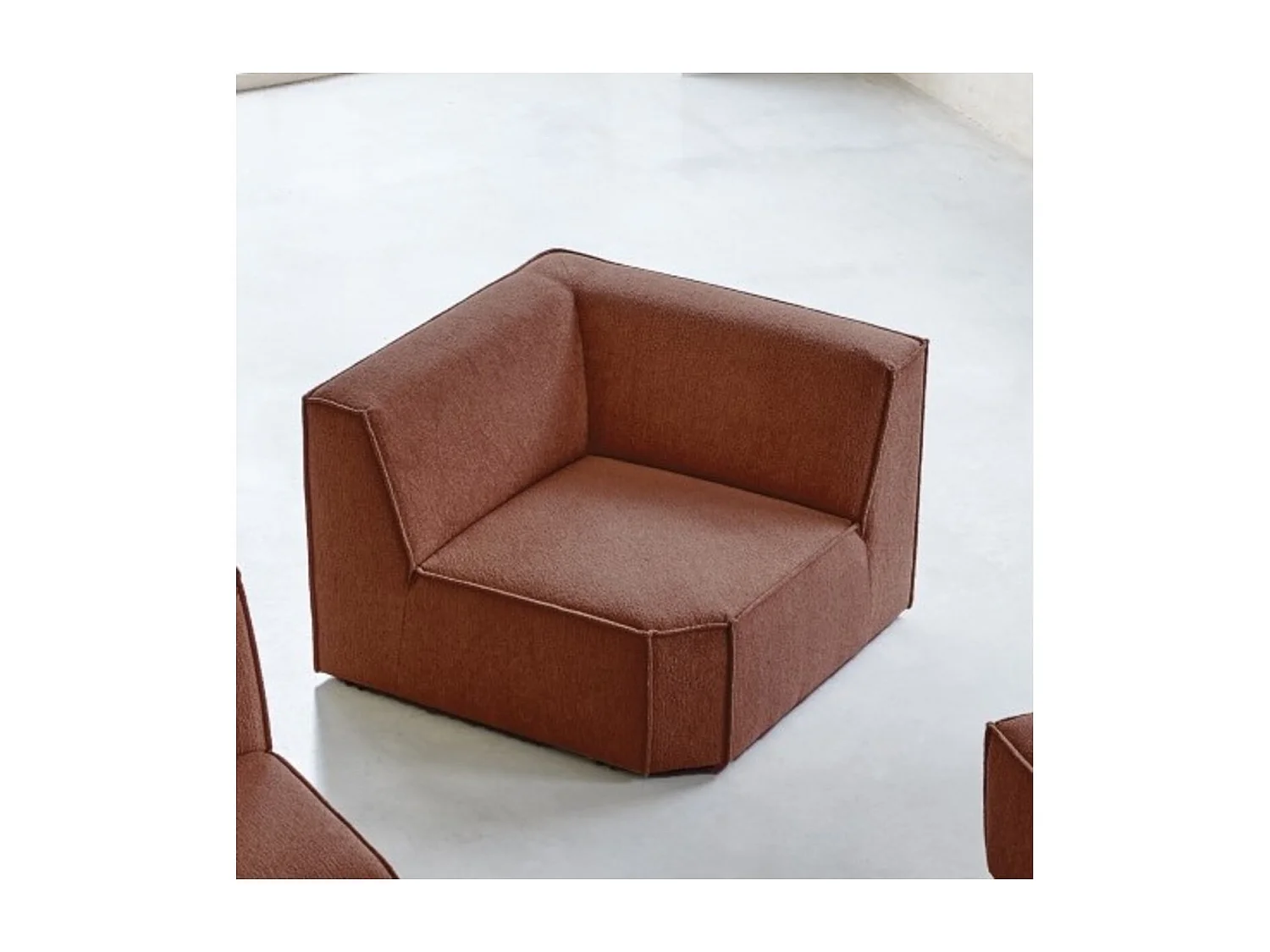 Chauffeuse angle droit modulable Dario en tissu acajou