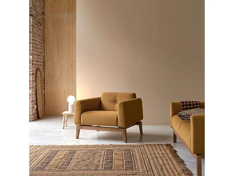 Sessel Bjorn mit massivem Eichenholzrahmen und senffarbenem Stoffbezug ,1-Sitz