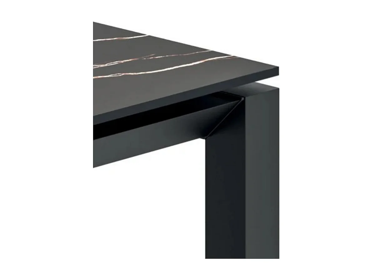 Tavolo da pranzo allungabile in ceramica effetto marmo portoro Linear 140-220x90 cm fino a 10 posti | Duzzle