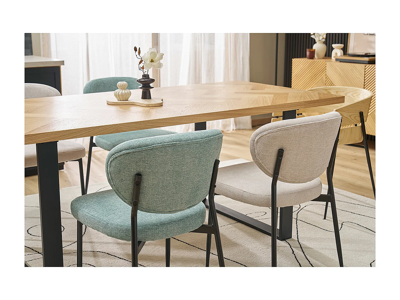 Samt Stühle in texturiertem Céladon und schwarzem Metall (Set von 2) BREKA