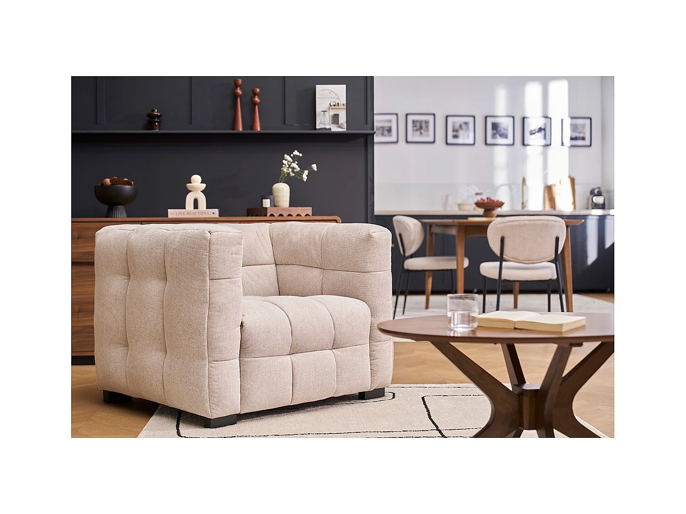 Fauteuil design en tissu effet velours texturé beige CORTO