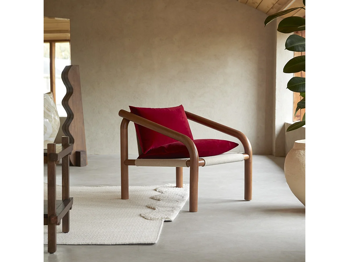Sessel aus massivem Eichenholz und rotem Samt