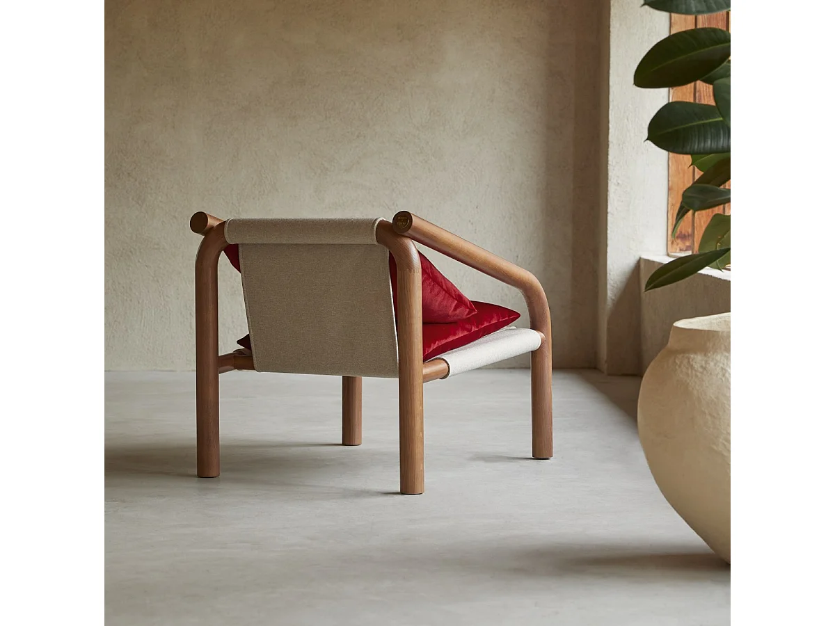 Sessel aus massivem Eichenholz und rotem Samt