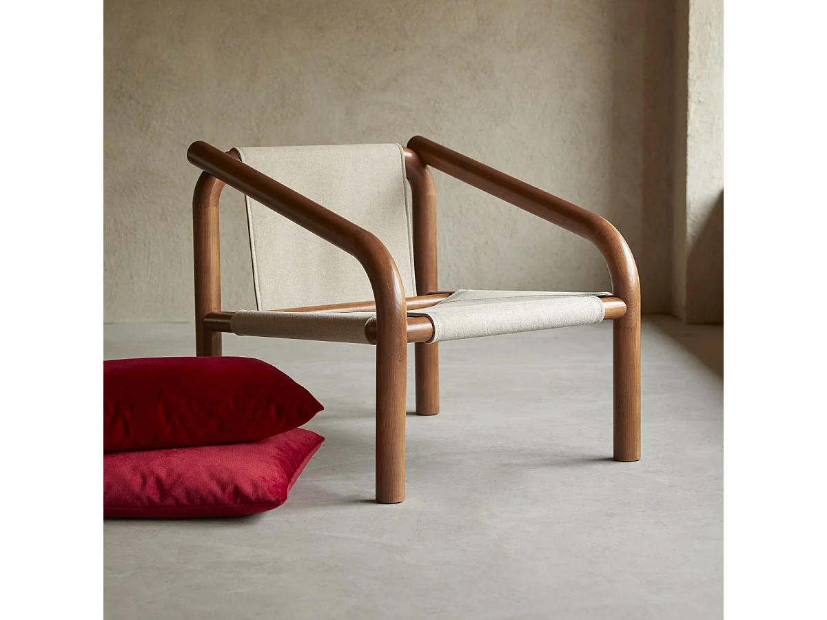 Sessel aus massivem Eichenholz und rotem Samt