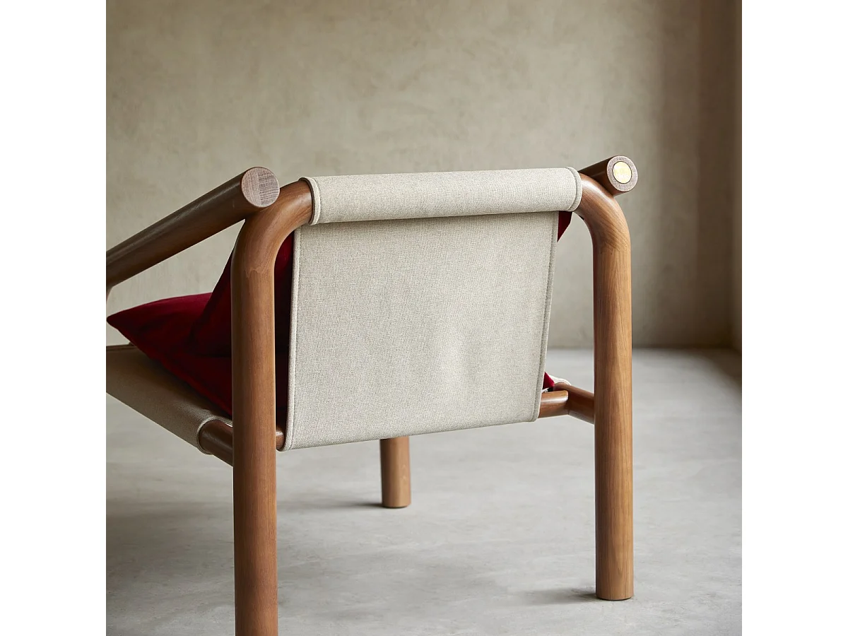 Sessel aus massivem Eichenholz und rotem Samt