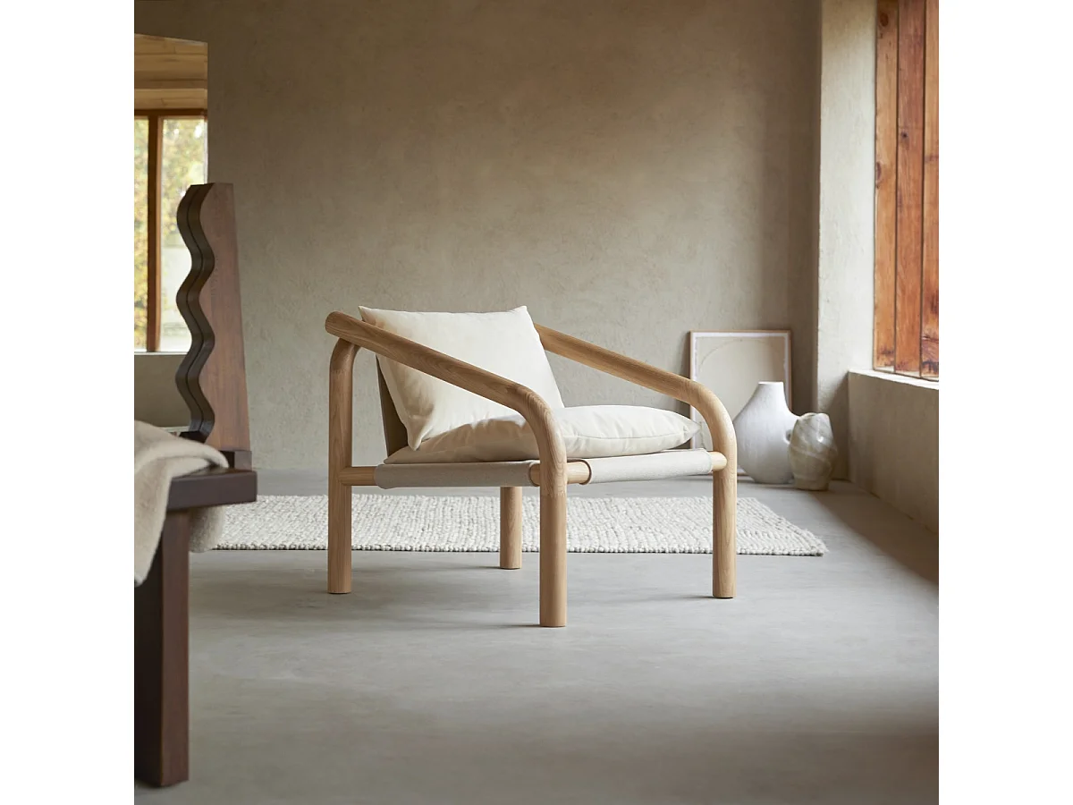 Poltrona in rovere massello chiaro e tessuto écru