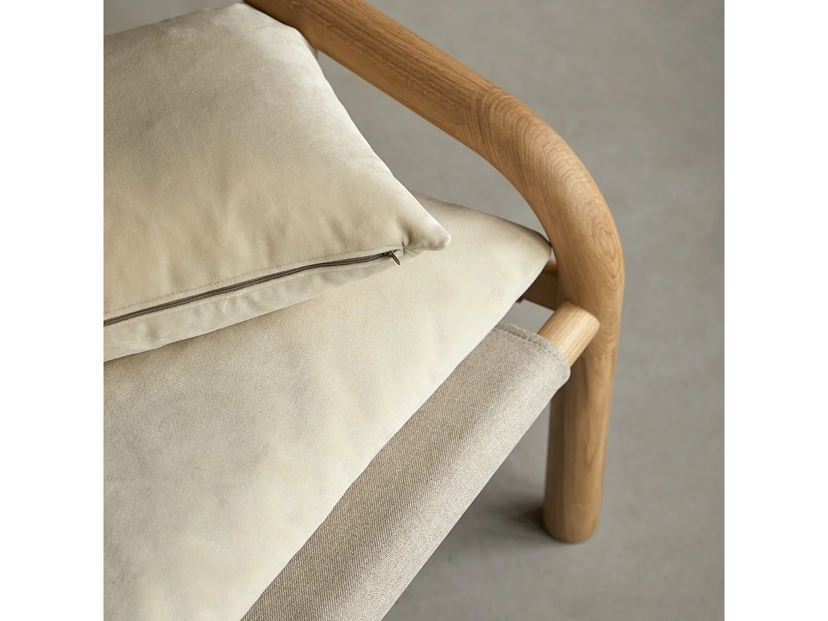Poltrona in rovere massello chiaro e tessuto écru