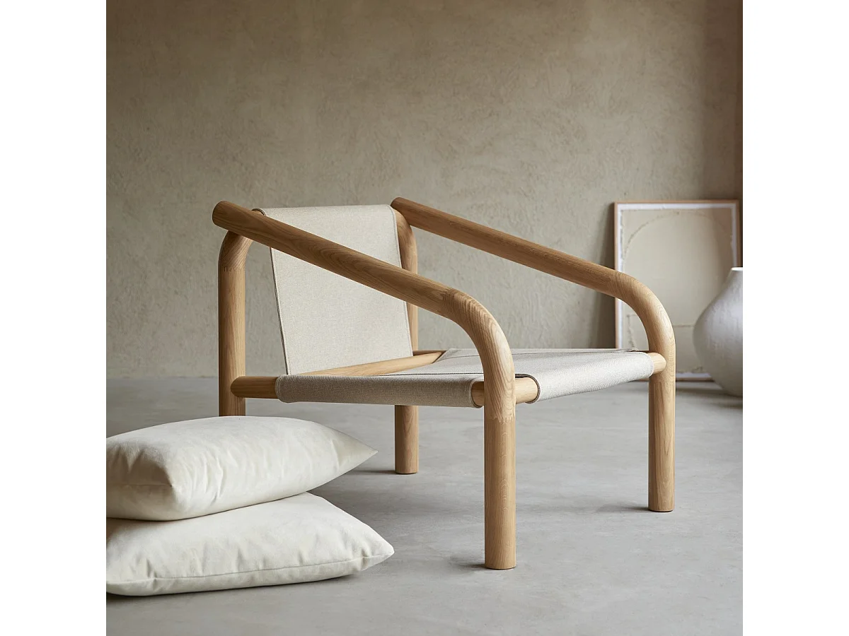 Poltrona in rovere massello chiaro e tessuto écru