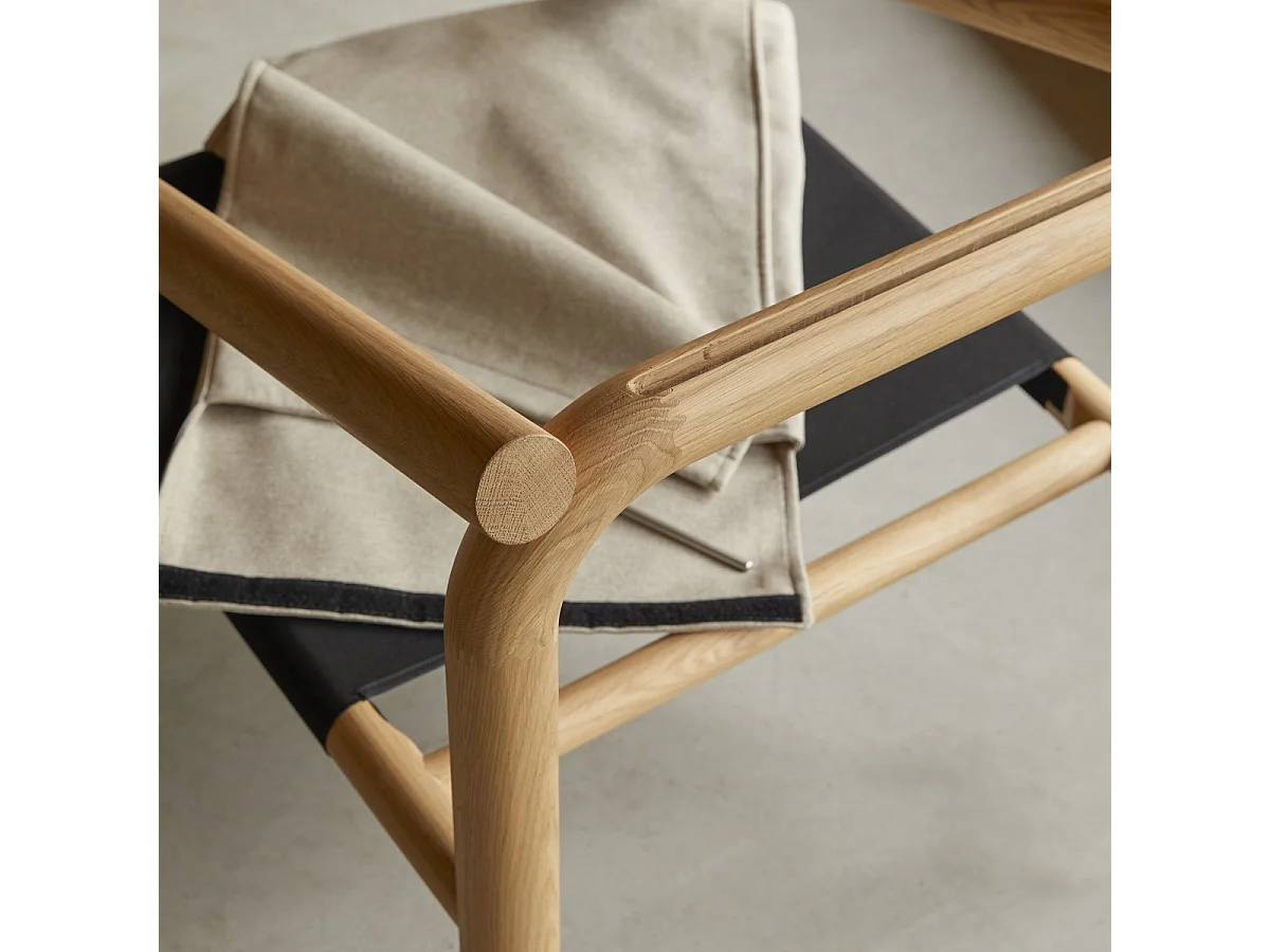 Poltrona in rovere massello chiaro e tessuto écru