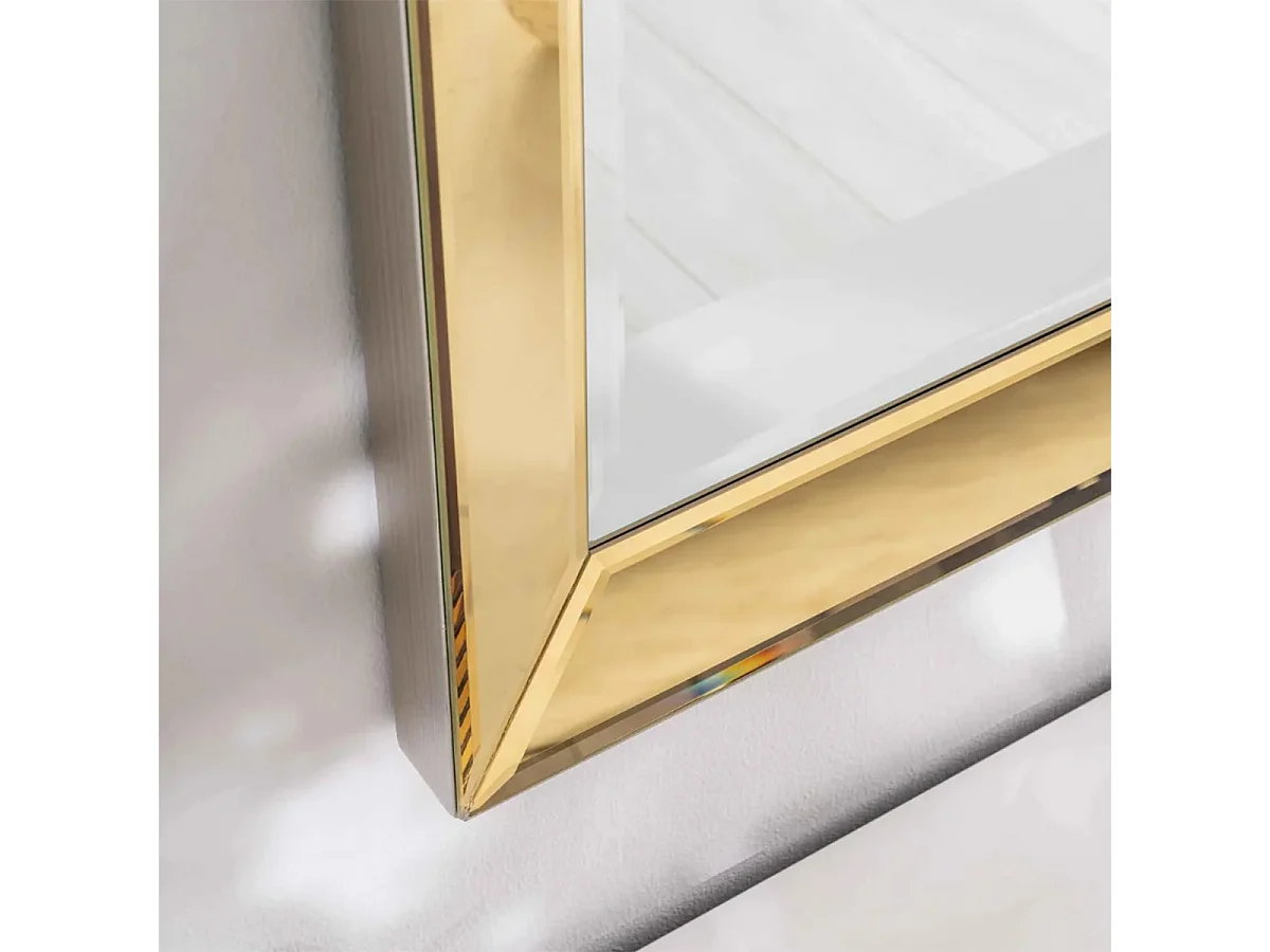 Quadratischer Design-Wandspiegel mit elegantem Rahmen Luminous