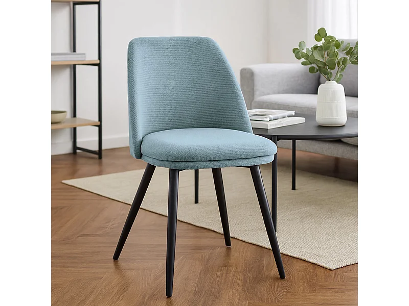 Silla de comedor Kety en microfibra azul claro con patas de metal negro