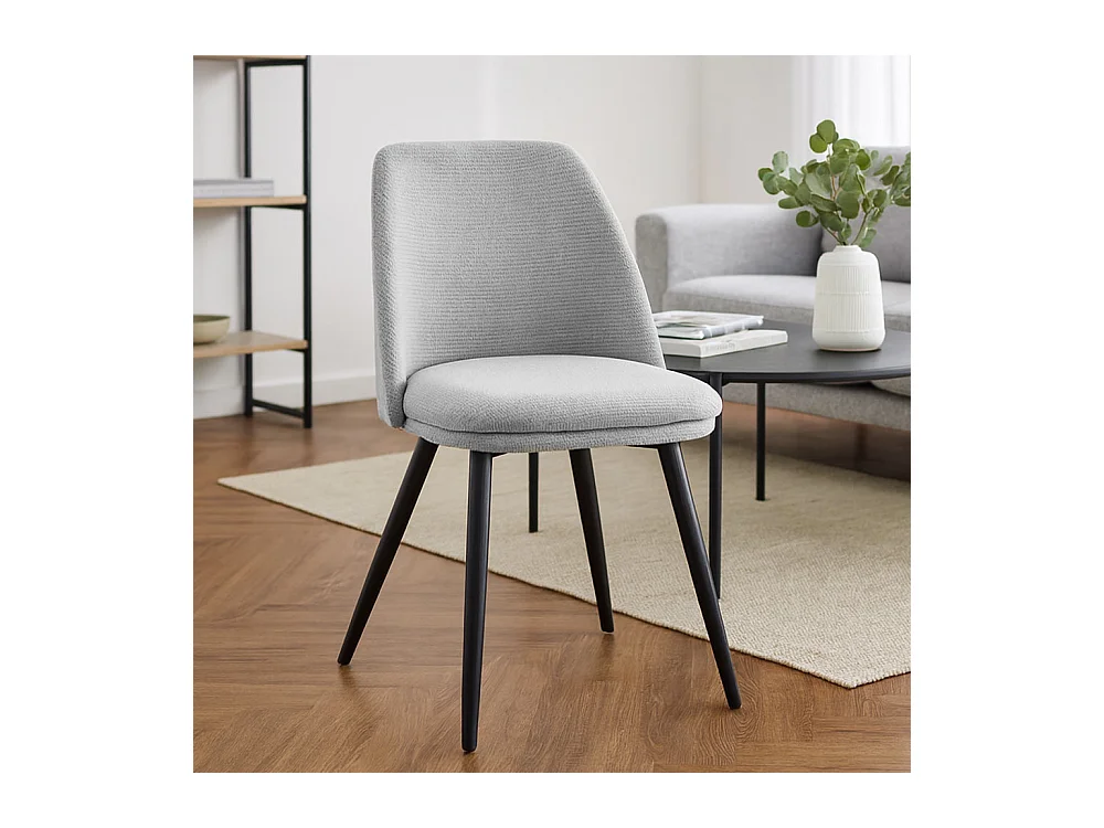 Chaise de salle à manger Kety en microfibre gris clair avec pieds en métal noir