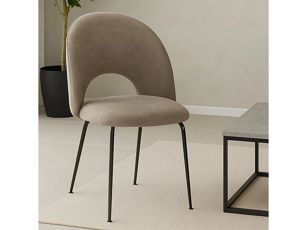 Chaise de salle à manger Paola en microfibre nubuck gris tourterelle avec pieds en métal noir