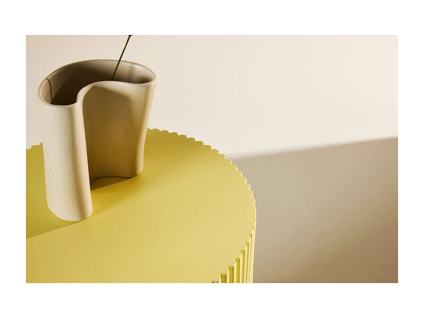 Table d'Appoint Nervurée "Lenox" 50cm Jaune