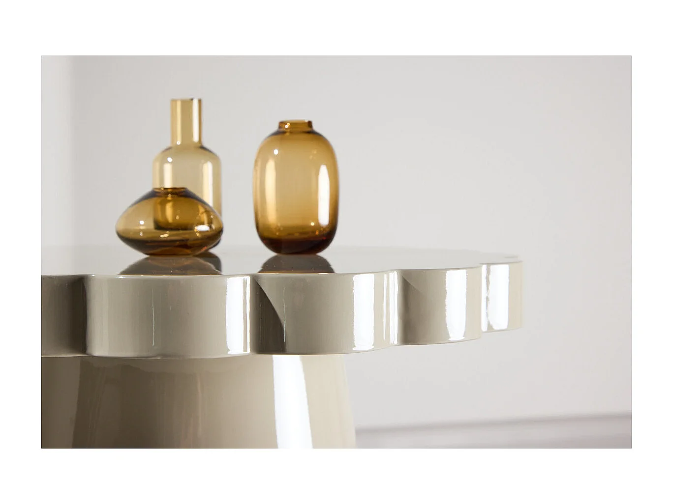 Table d'Appoint Design "Krull" 55cm Beige Laqué