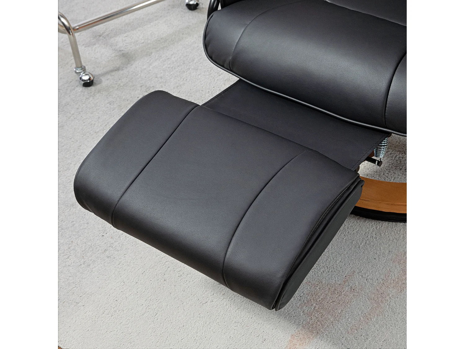 Sillón giratorio reclinable de piel sintética con reposapiés y respaldo reclinable, color negro