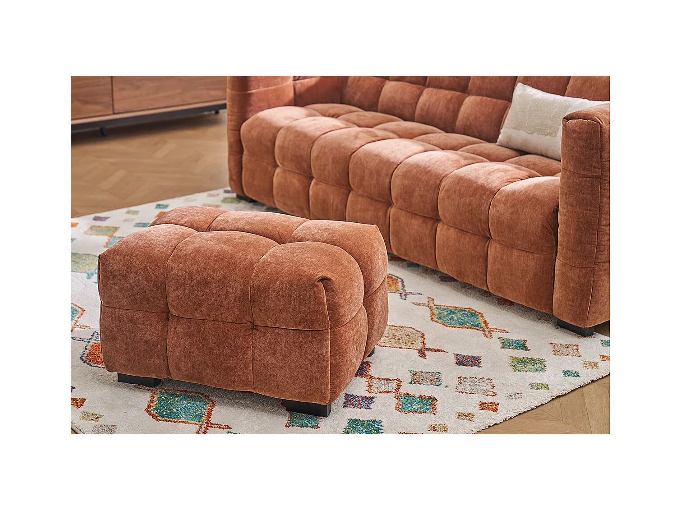 Canapé design 3 places et repose-pieds en tissu effet velours terre brûlée CORTO