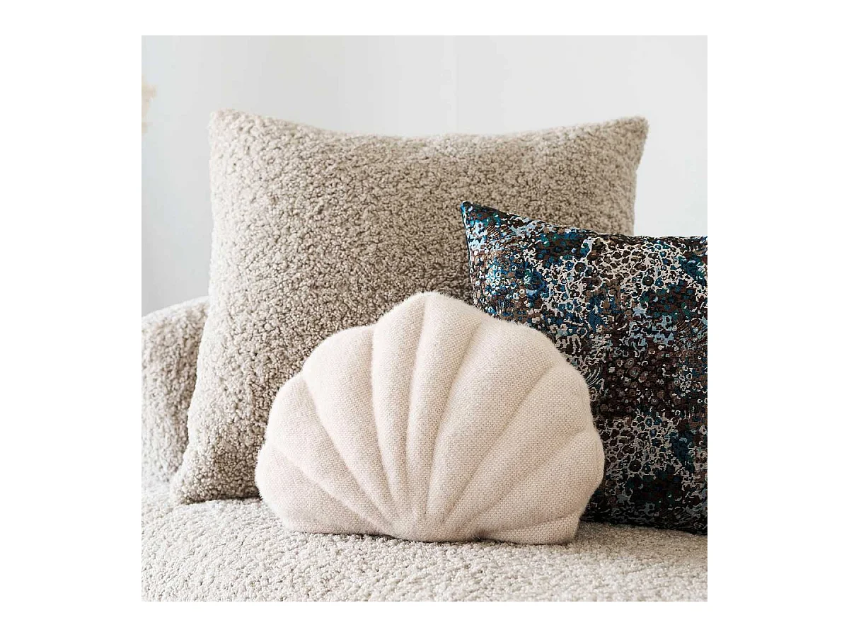 Coussin Déco Forme coquillage tissu Bouclettes Beige - ONDINE