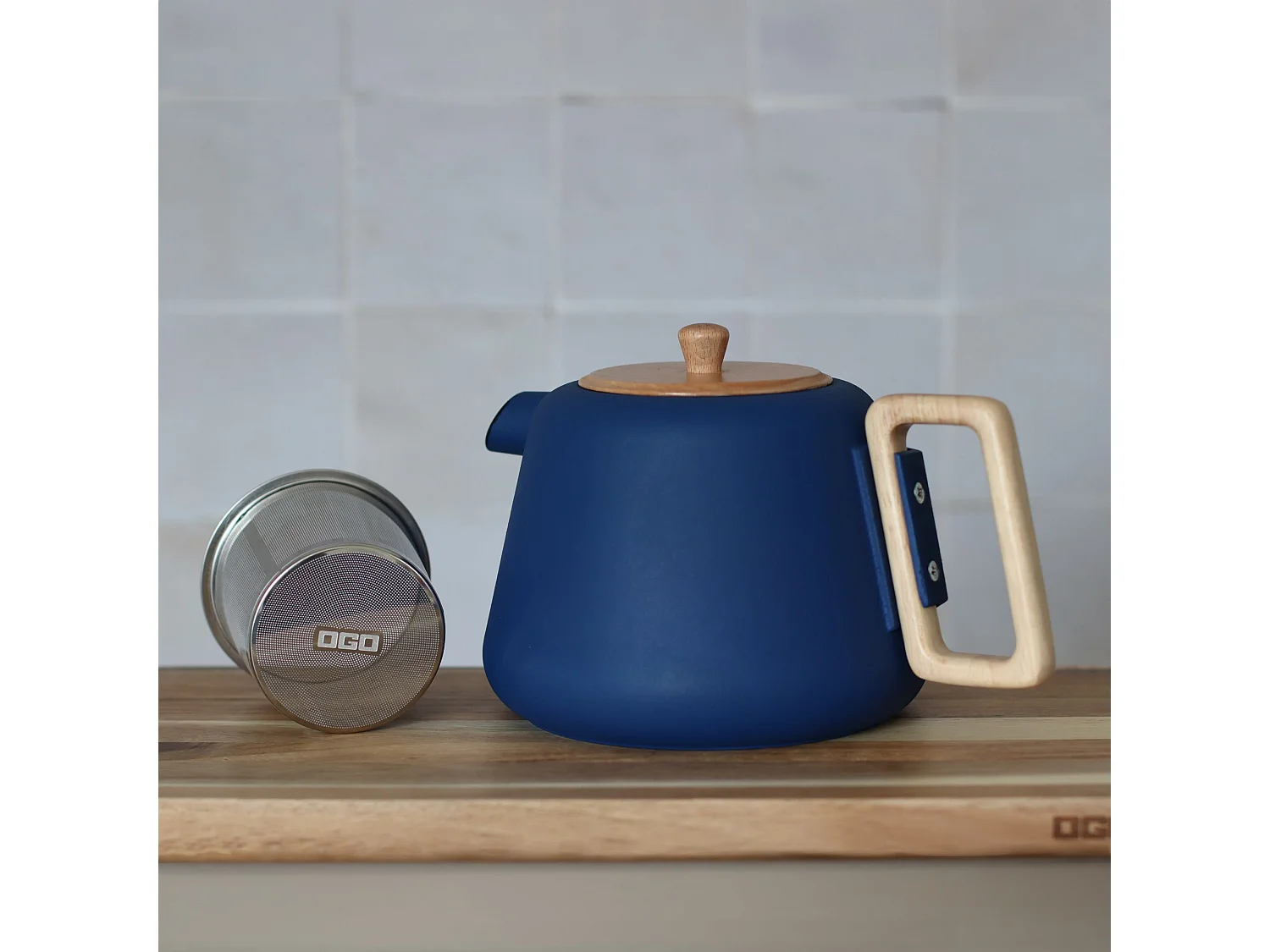 Ogo Living - Théière Viggo 500ml En Fonte Bleu Avec Poignée Couvercle Bois